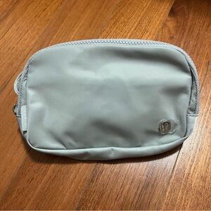 Lululemon Everywhere Belt Bag 1L (Silver Drop/White) Wordmark, Unisex, One Size